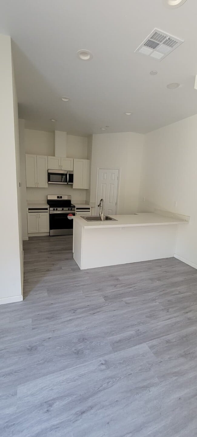 337 Clover St in Woodland, CA - Building Photo - Building Photo