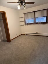 6614 W Devon Ave, Unit 1 in Chicago, IL - Building Photo - Building Photo