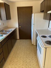 5040 E St in Springfield, OR - Building Photo - Building Photo