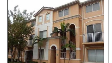 17710 NW 73rd Ave in Hialeah, FL - Building Photo - Building Photo