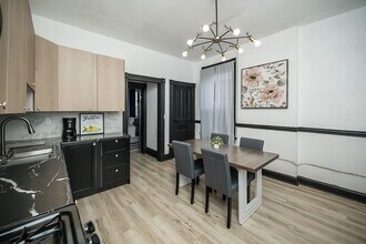3923 S Grand Blvd, Unit 2ND Floor in St. Louis, MO - Foto de edificio - Building Photo