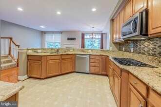 117 Herndon Mill Cir in Herndon, VA - Building Photo - Building Photo