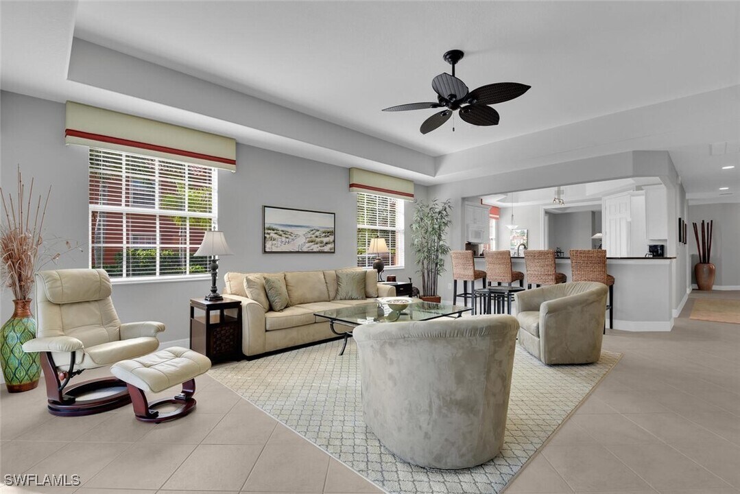 6413 Legacy Cir in Naples, FL - Building Photo