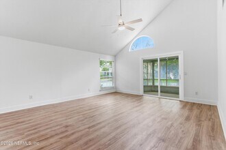 325 Sunrise Cir in Neptune Beach, FL - Building Photo - Building Photo