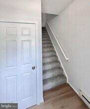 11405 Windleaf Ct in Reston, VA - Building Photo - Building Photo
