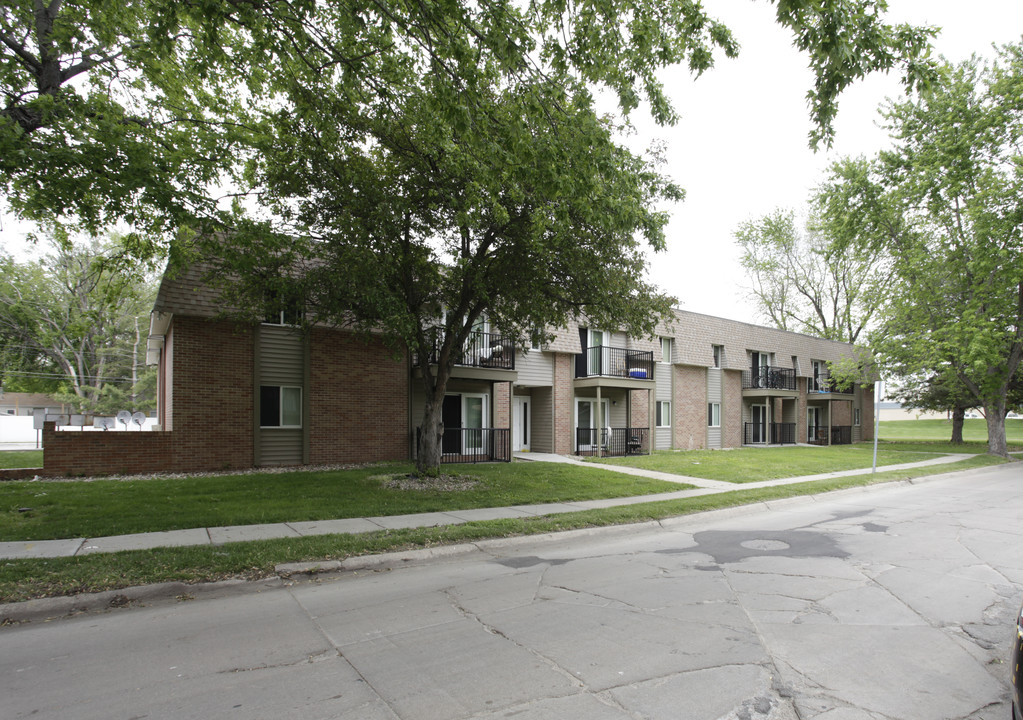 Cherry Tree Apartments in Omaha, NE - Building Photo