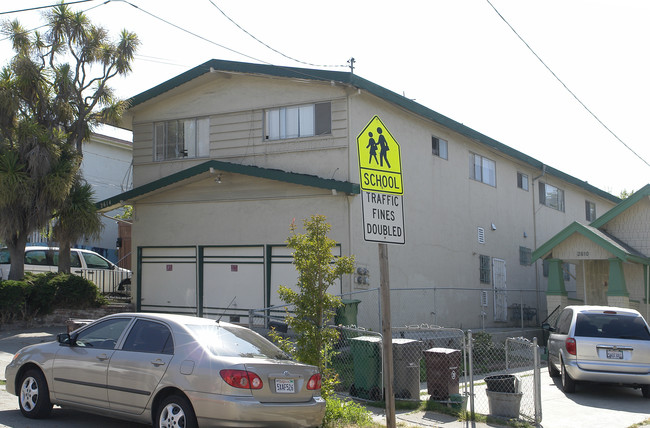 2614 11th Ave in Oakland, CA - Foto de edificio - Building Photo