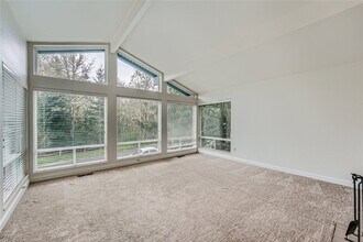 17308 NE 13th Pl in Bellevue, WA - Building Photo - Building Photo