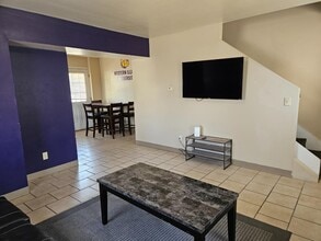 516 W Pierce St in Macomb, IL - Building Photo - Building Photo