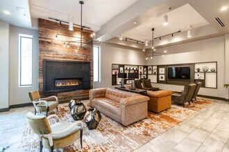 Brightleaf on Main in Durham, NC - Foto de edificio - Interior Photo