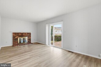 9713 Waterline Dr in Burke, VA - Building Photo - Building Photo