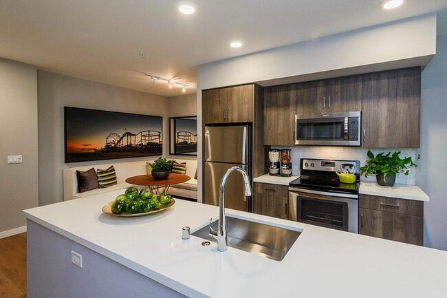 610 E Weddell Dr in Sunnyvale, CA - Foto de edificio - Building Photo