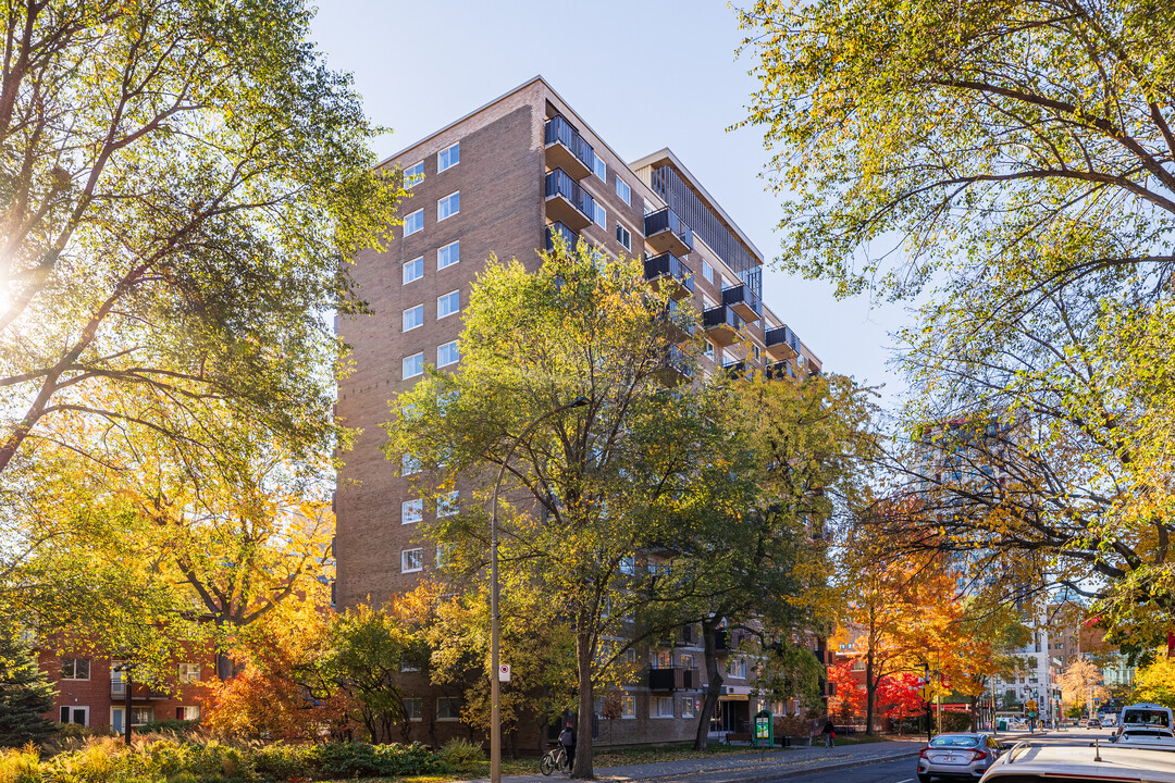 Corporation d’habitation Jeanne-Mance in Montréal, QC - Building Photo