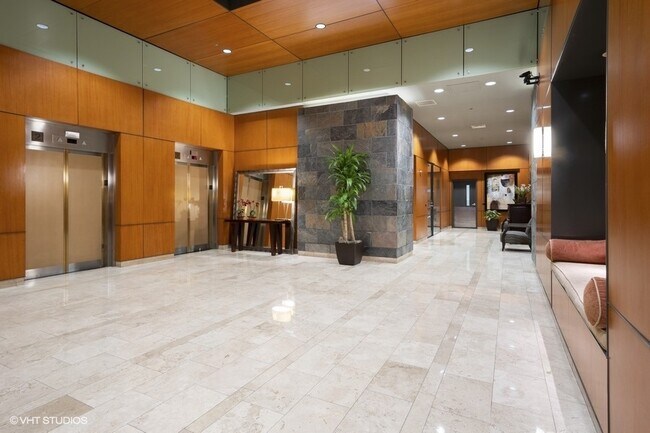 208 W Washington St in Chicago, IL - Foto de edificio - Building Photo