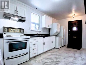 310 Westwood Ave in Toronto, ON - Building Photo - Building Photo