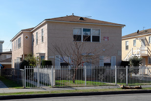 506 E Arbor Vitae St Apartments