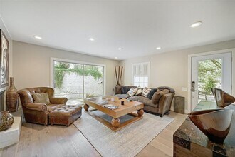 2404 McCall Rd in Austin, TX - Building Photo - Building Photo