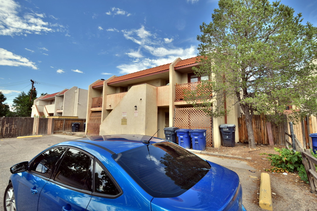 304 Western Skies Dr SE in Albuquerque, NM - Building Photo