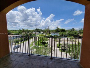 1300 NE 109th St in North Miami, FL - Building Photo - Building Photo