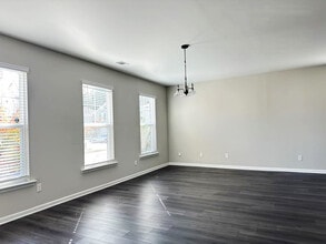 4372 Grosbeak Dr in Hoschton, GA - Foto de edificio - Building Photo