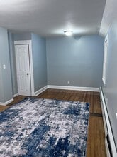 58 Beech St, Unit 2nd Floor in Bristol, CT - Foto de edificio - Building Photo