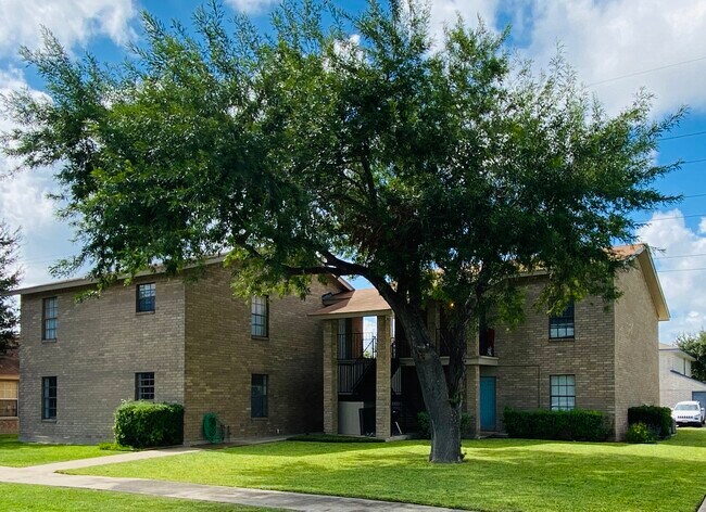 400 E Ulex Ave, Unit Apartment 1 in McAllen, TX - Foto de edificio - Building Photo