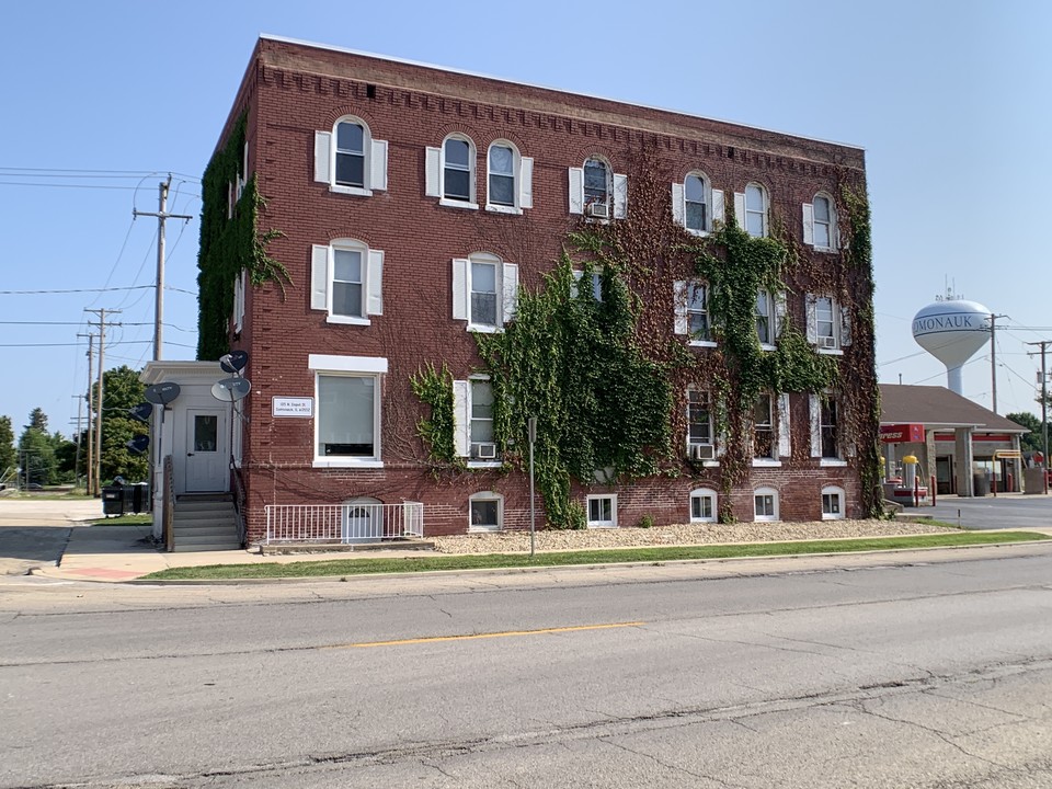 105 N Depot St in Somonauk, IL - Building Photo