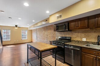 1006 W Cross St in Baltimore, MD - Building Photo - Building Photo