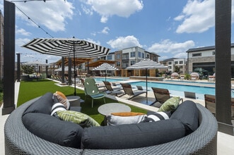 Lenox Grand West in Katy, TX - Foto de edificio - Building Photo