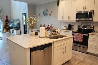 8716 Terracina Lake Dr in Tampa, FL - Building Photo - Building Photo