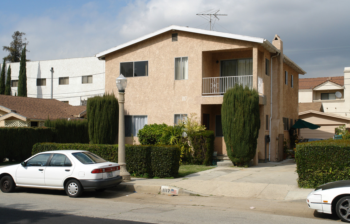 1117 E Palmer Ave in Glendale, CA - Building Photo