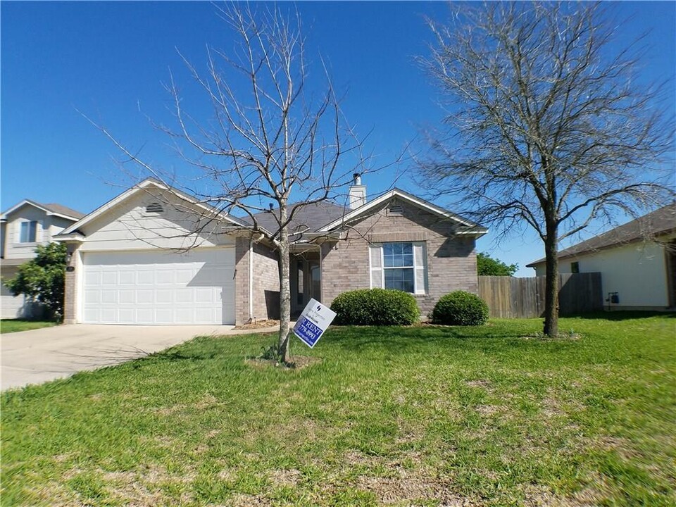 339 Discovery in Kyle, TX - Building Photo