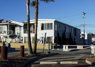 418 E Oceanfront in Newport Beach, CA - Building Photo - Building Photo