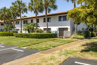 Valencia Gardens in Bradenton, FL - Building Photo - Building Photo