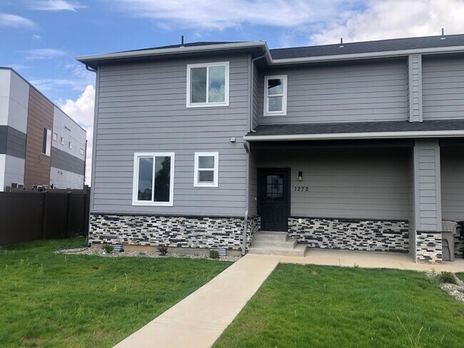 1272 NW Terre View Dr in Pullman, WA - Foto de edificio - Building Photo