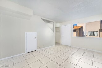 233 N 18th St in Las Vegas, NV - Building Photo - Building Photo