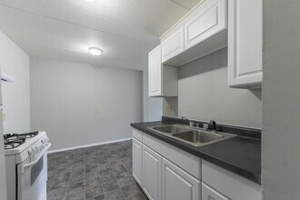 1707 Glenwood Ave in Minneapolis, MN - Building Photo - Interior Photo