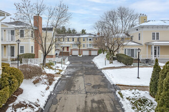 St. John's Common in North Haven, CT - Foto de edificio - Building Photo