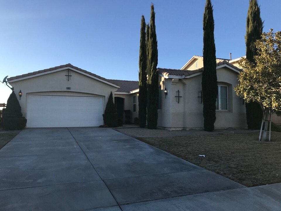 12802 High Vista St in Victorville, CA - Building Photo
