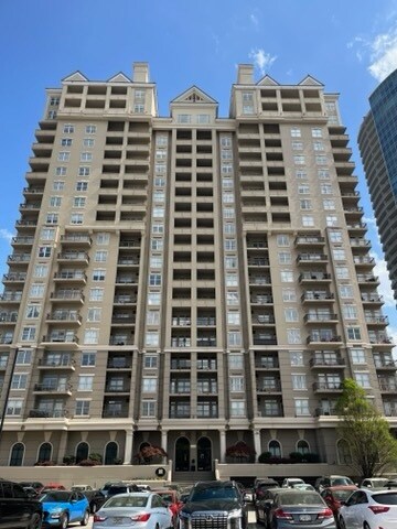 3334 Peachtree Rd NE, Unit 1705 in Atlanta, GA - Building Photo