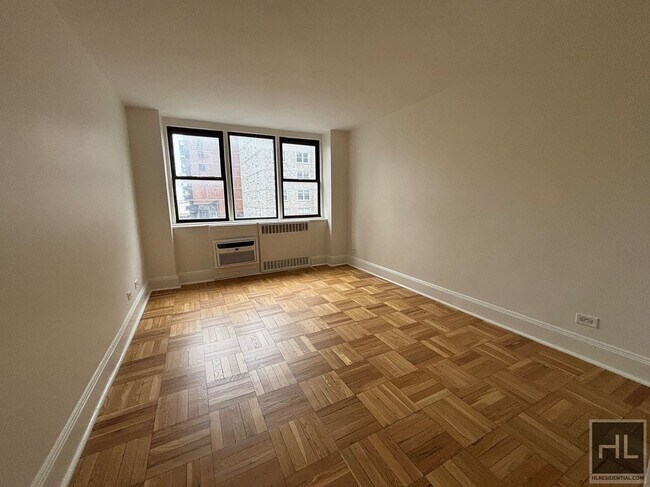 East 79th Street in New York, NY - Foto de edificio - Building Photo