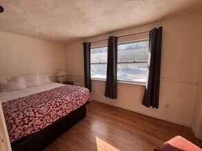 110 Post Rd in Westerly, RI - Foto de edificio - Building Photo