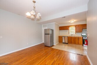 99 Chesapeake Ave in Parsippany Troy Hills, NJ - Building Photo - Building Photo