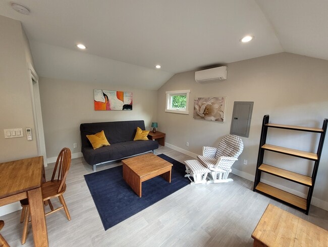 7279 SW Canyon Ln in Portland, OR - Building Photo - Building Photo