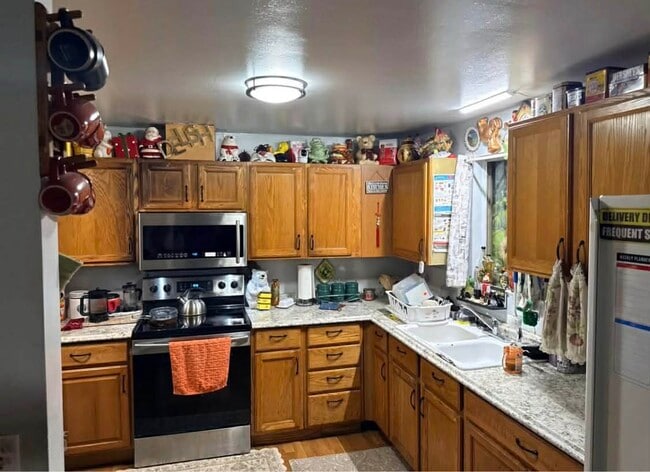 1830 Hollow Dale Pl in Everett, WA - Foto de edificio - Building Photo