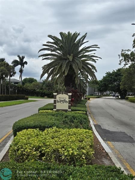 1831 Sabal Palm Dr in Davie, FL - Foto de edificio - Building Photo