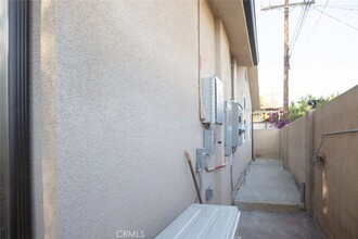 1328 Grandview Ave, Unit 26 in Glendale, CA - Building Photo - Building Photo