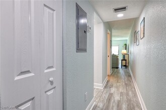 898 Buttonwood Dr in Fort Myers Beach, FL - Building Photo - Building Photo