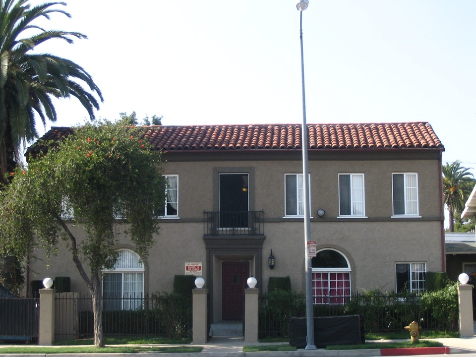 2329 Crenshaw Blvd in Los Angeles, CA - Foto de edificio