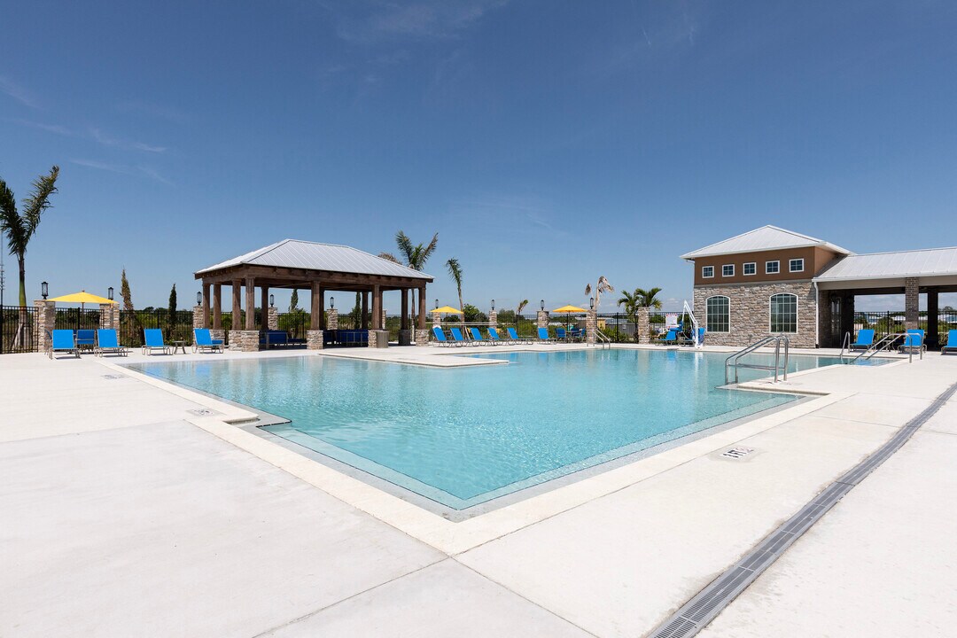 Cocoa Grand Apartments in Cocoa, FL - Foto de edificio